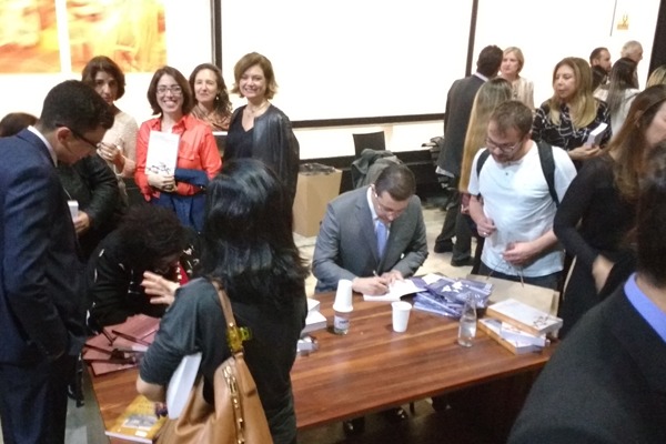 Vladmir Silveira lança livros em São Paulo